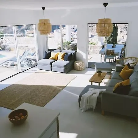 Holiday home Nyrenovert Tauro-villa Med Spektakulaer Utsikt *